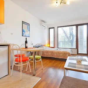 Apartment Студио Ларина, Burgas